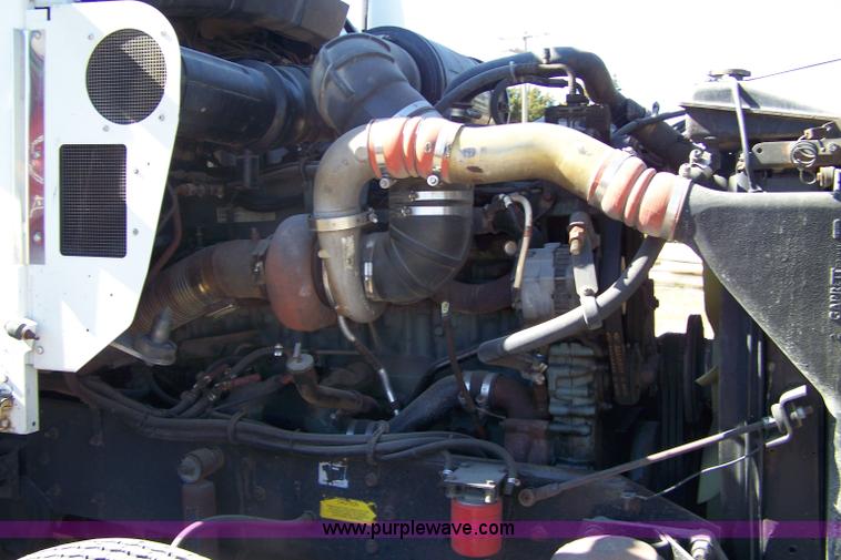 image for item 7436 1996 Kenworth T600 semi truck