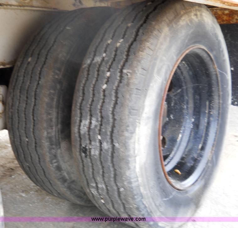 image for item 7761 1989 Trail King TKT20-2400 20' trailer