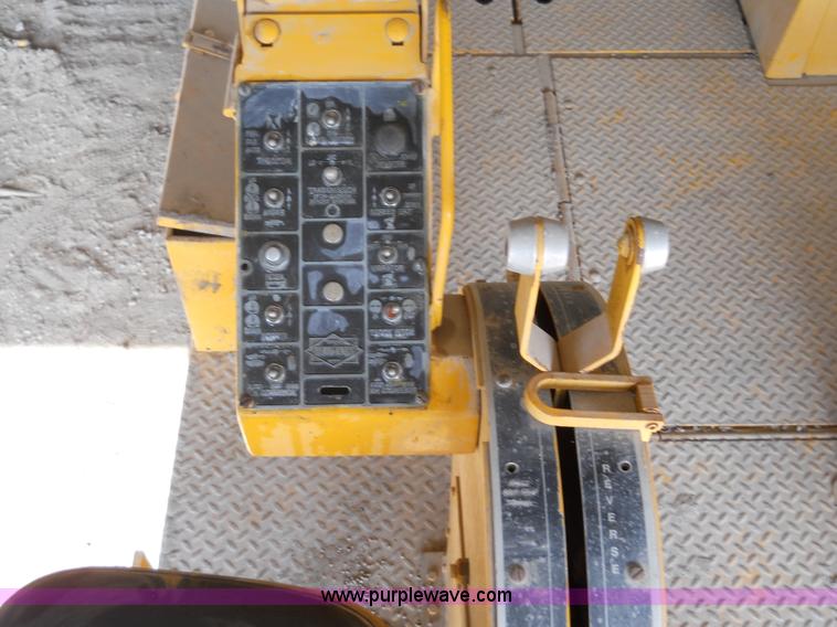 image for item 7766 1985 Blaw-Knox PF-510 paver finisher