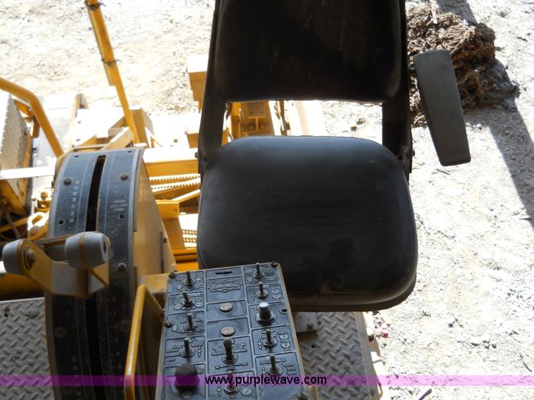image for item 7766 1985 Blaw-Knox PF-510 paver finisher