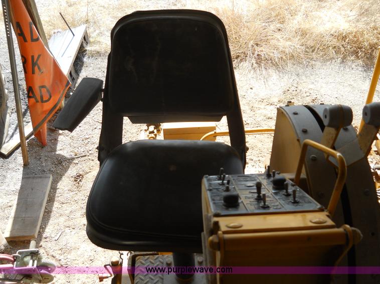 image for item 7766 1985 Blaw-Knox PF-510 paver finisher