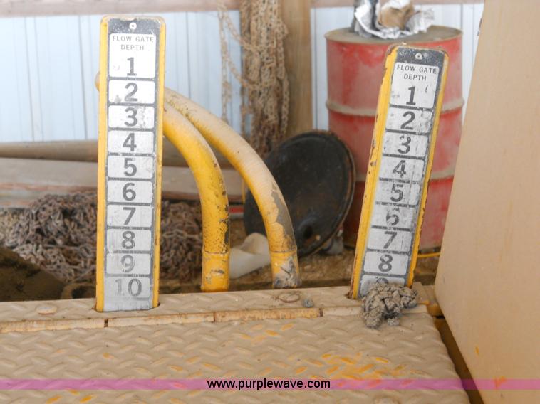 image for item 7766 1985 Blaw-Knox PF-510 paver finisher