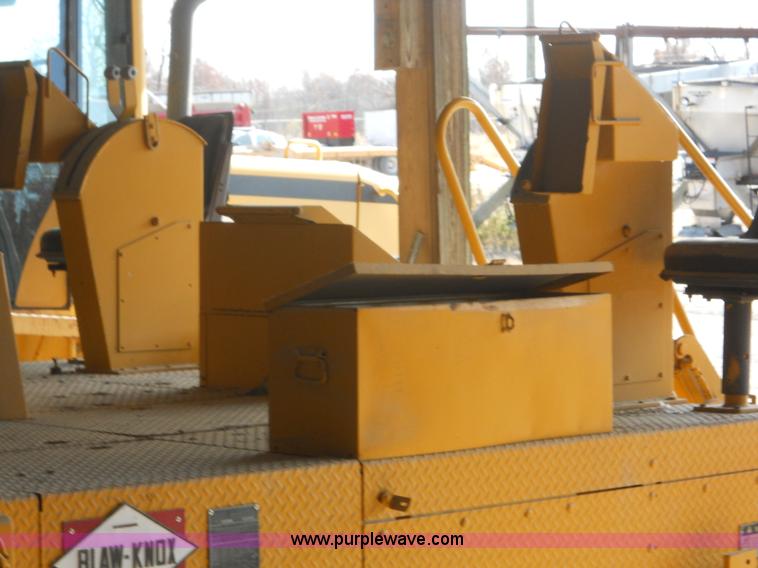 image for item 7766 1985 Blaw-Knox PF-510 paver finisher