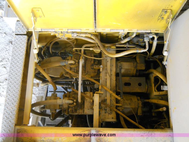 image for item 7766 1985 Blaw-Knox PF-510 paver finisher