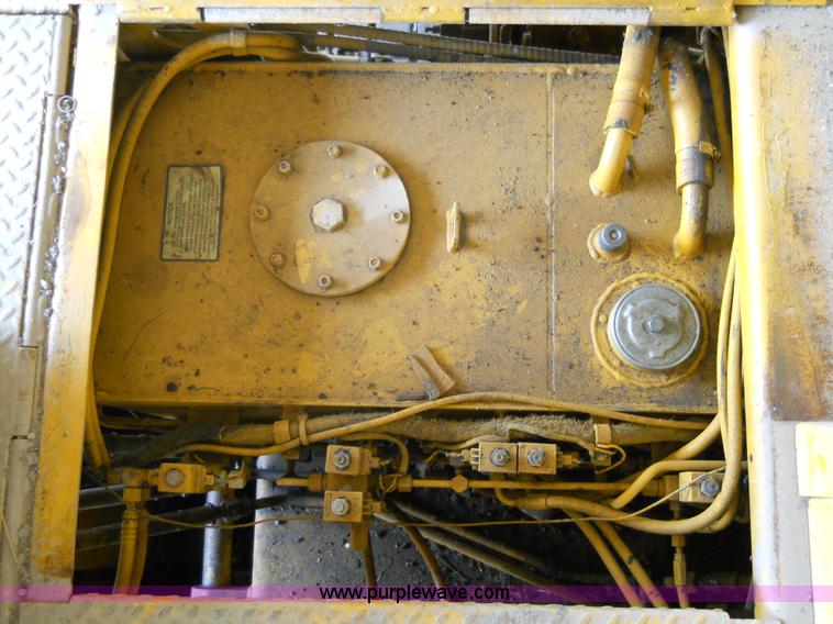 image for item 7766 1985 Blaw-Knox PF-510 paver finisher