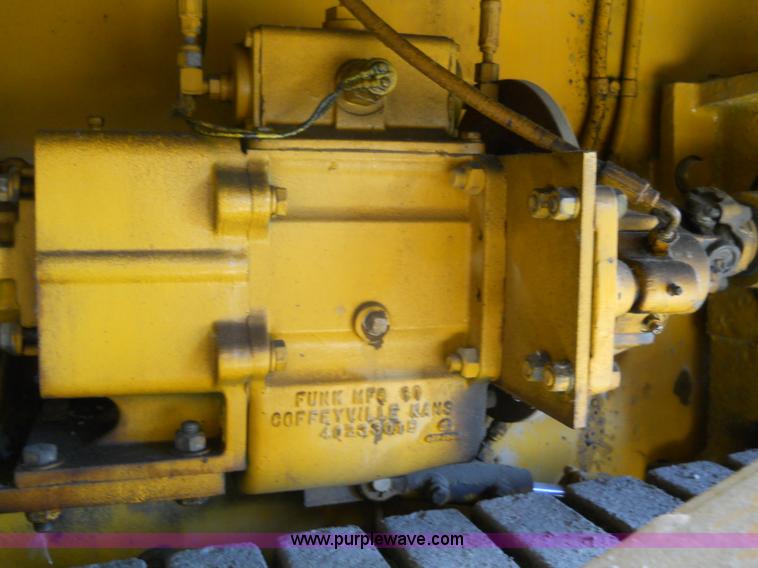 image for item 7766 1985 Blaw-Knox PF-510 paver finisher