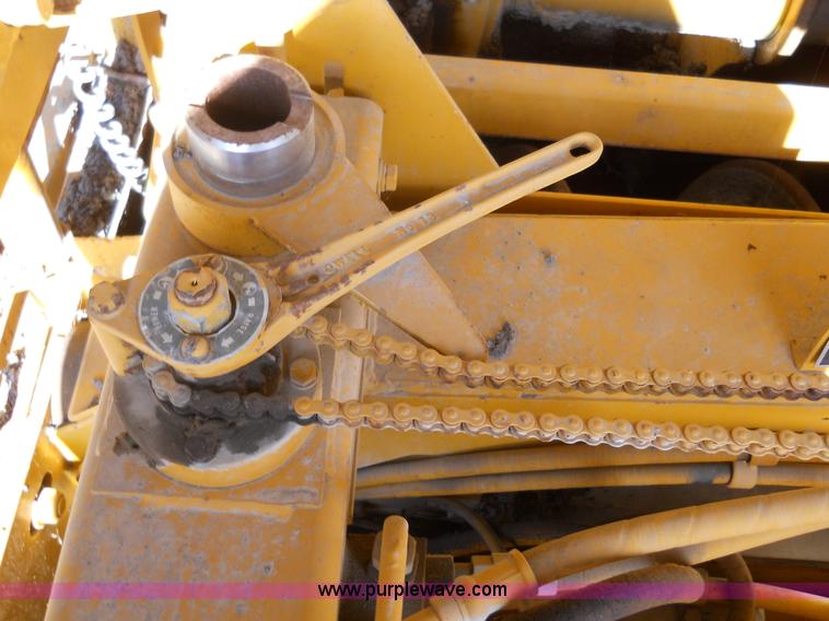 image for item 7766 1985 Blaw-Knox PF-510 paver finisher