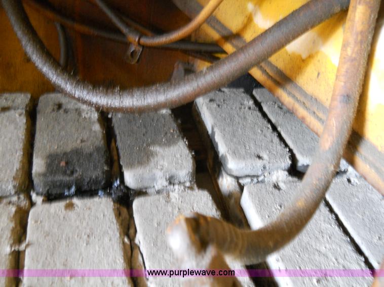 image for item 7766 1985 Blaw-Knox PF-510 paver finisher