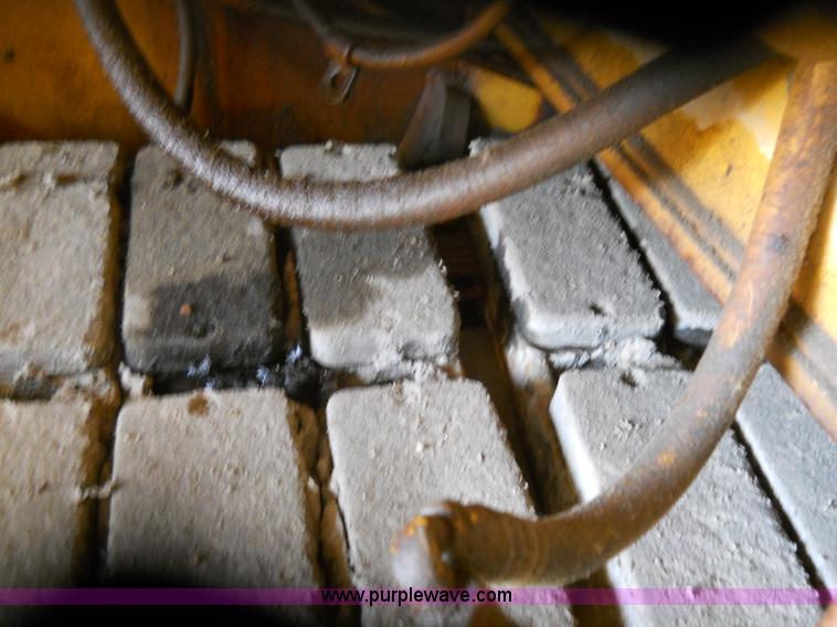 image for item 7766 1985 Blaw-Knox PF-510 paver finisher