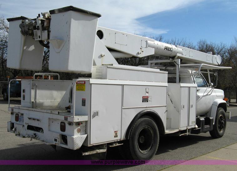 image for item 8062 1986 Chevrolet C7D042 utility truck