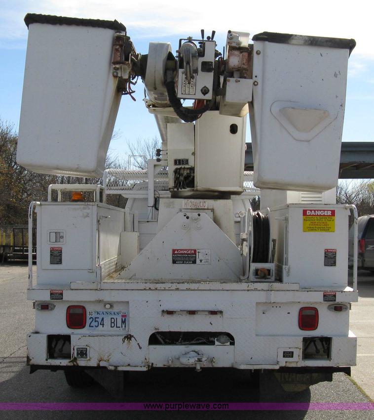 image for item 8062 1986 Chevrolet C7D042 utility truck