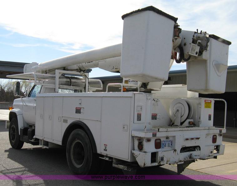 image for item 8062 1986 Chevrolet C7D042 utility truck