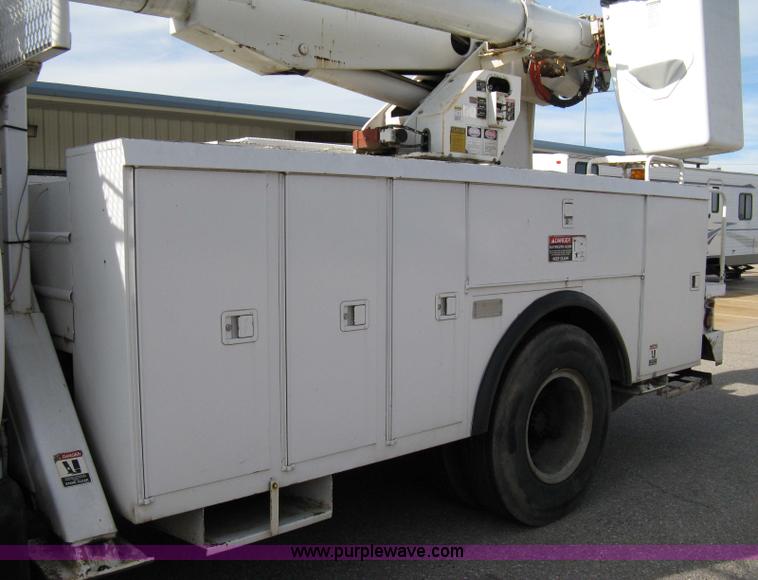 image for item 8062 1986 Chevrolet C7D042 utility truck