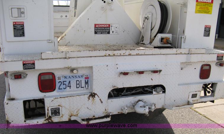 image for item 8062 1986 Chevrolet C7D042 utility truck