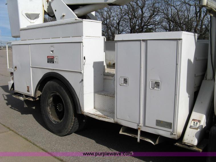 image for item 8062 1986 Chevrolet C7D042 utility truck