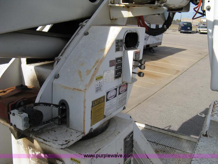 image for item 8062 1986 Chevrolet C7D042 utility truck