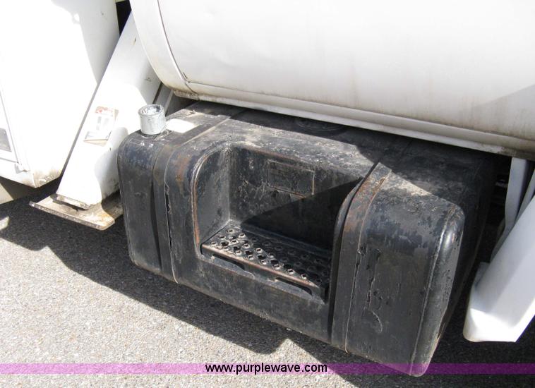 image for item 8062 1986 Chevrolet C7D042 utility truck