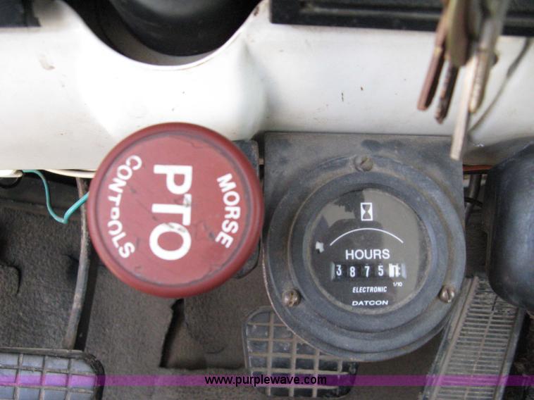 image for item 8062 1986 Chevrolet C7D042 utility truck