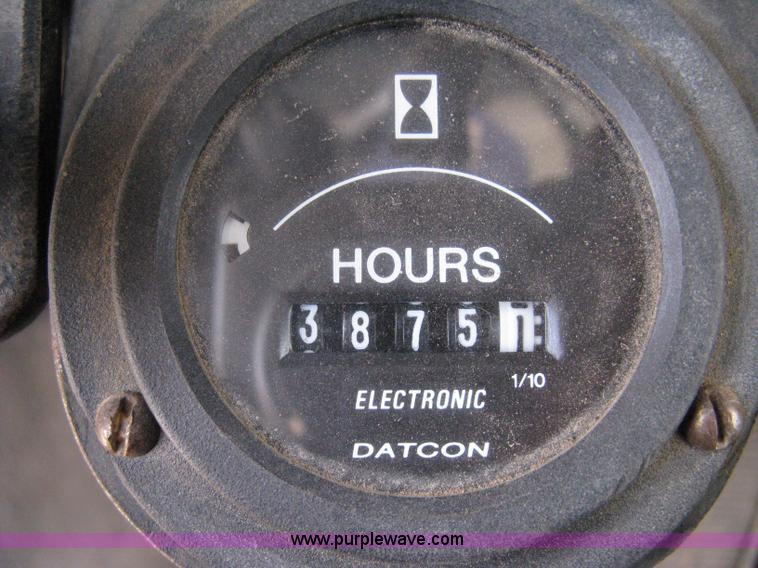 image for item 8062 1986 Chevrolet C7D042 utility truck