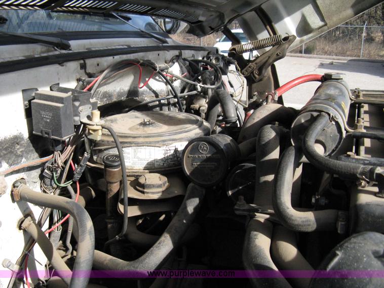 image for item 8062 1986 Chevrolet C7D042 utility truck