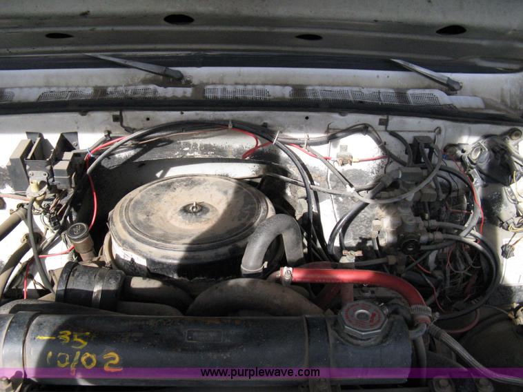 image for item 8062 1986 Chevrolet C7D042 utility truck