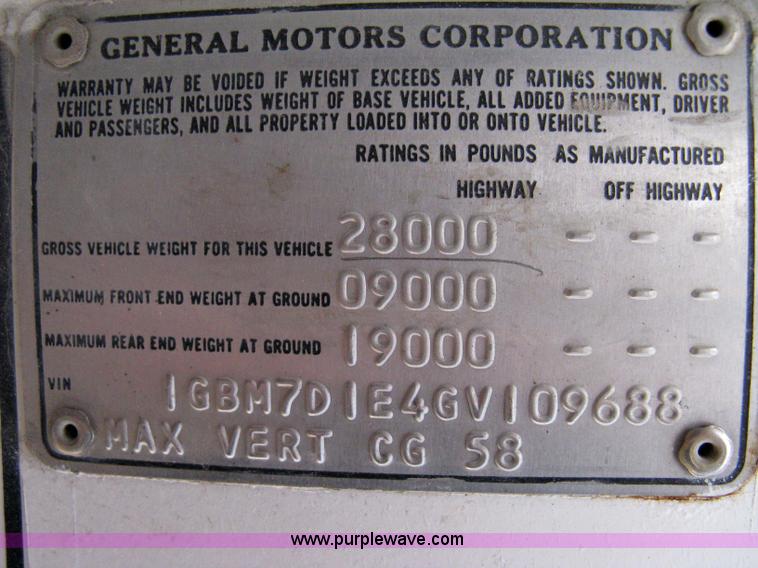 image for item 8062 1986 Chevrolet C7D042 utility truck