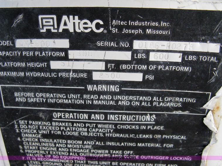 image for item 8062 1986 Chevrolet C7D042 utility truck