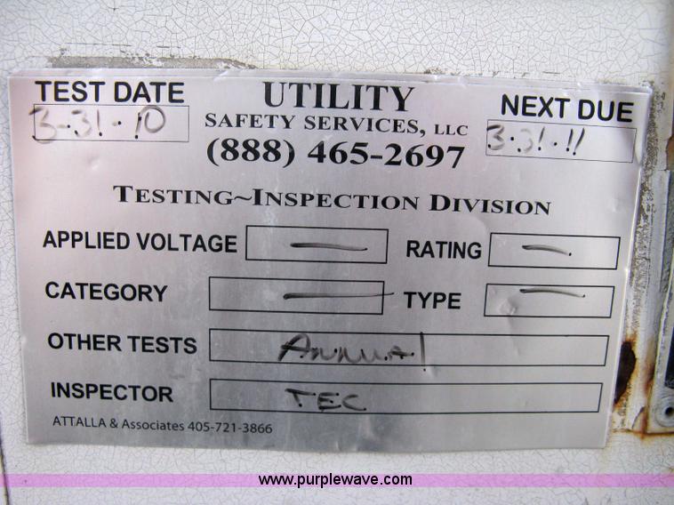 image for item 8062 1986 Chevrolet C7D042 utility truck