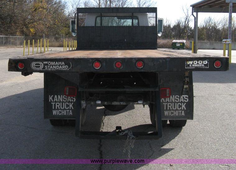 image for item 8063 1990 International 4700 flatbed truck