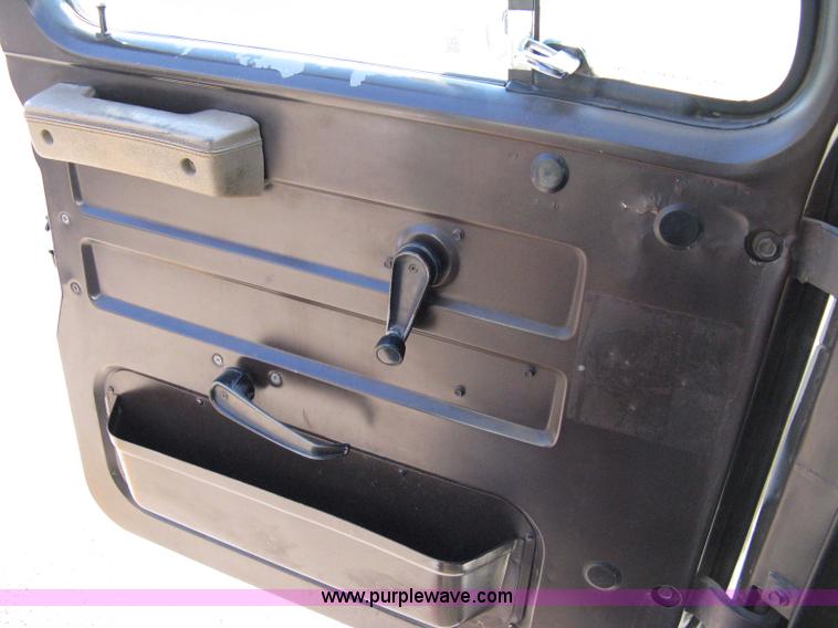 image for item 8063 1990 International 4700 flatbed truck