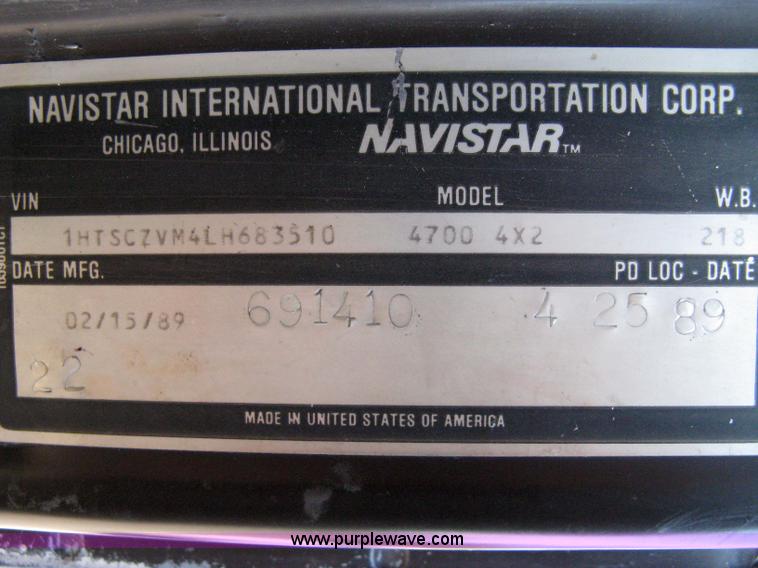 image for item 8063 1990 International 4700 flatbed truck