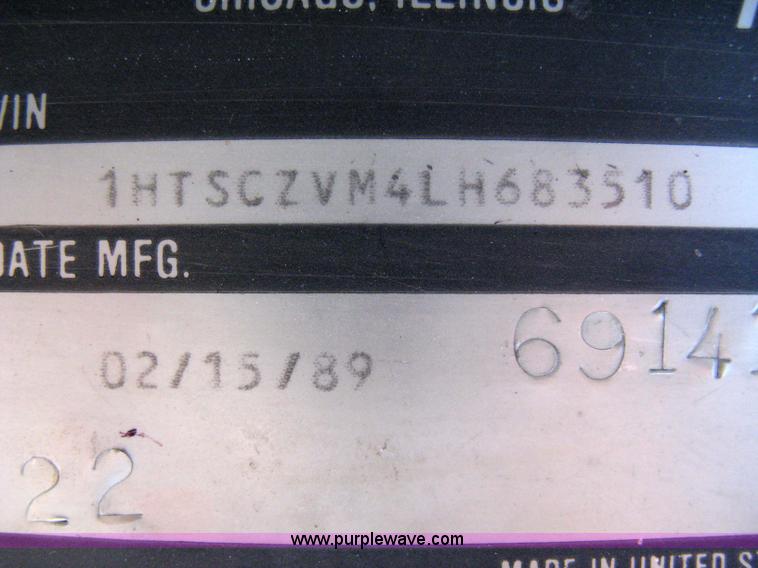 image for item 8063 1990 International 4700 flatbed truck