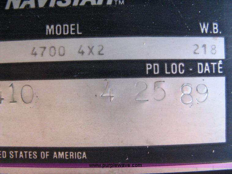 image for item 8063 1990 International 4700 flatbed truck