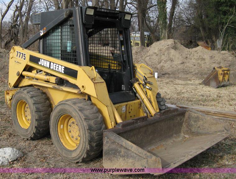 image for item 8070 1998 John Deere 7775 skid steer