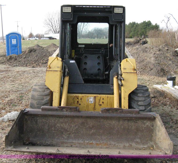 image for item 8070 1998 John Deere 7775 skid steer