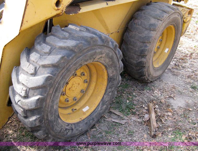 image for item 8070 1998 John Deere 7775 skid steer