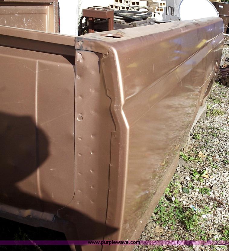 image for item 1000 1996 Ford F150 ful sized pickup bed with tailgate and step bumper