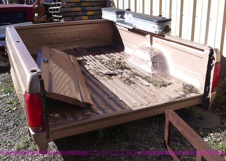 image for item 1000 1996 Ford F150 ful sized pickup bed with tailgate and step bumper