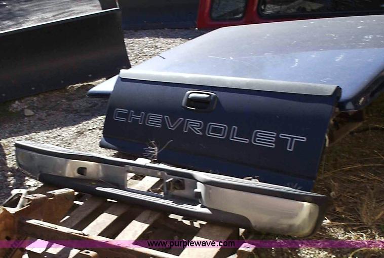 image for item 1009 Fiberglass pickup bed cover with hardware