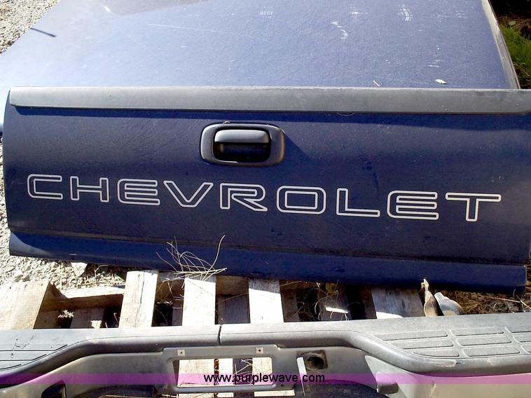 image for item 1009 Fiberglass pickup bed cover with hardware