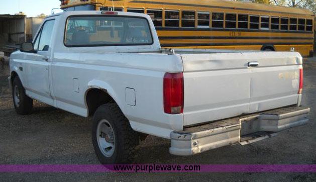 image for item 1687 1994 Ford F150 pickup truck