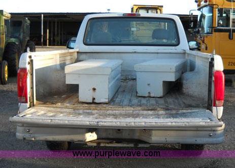 image for item 1687 1994 Ford F150 pickup truck