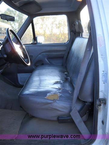 image for item 1687 1994 Ford F150 pickup truck