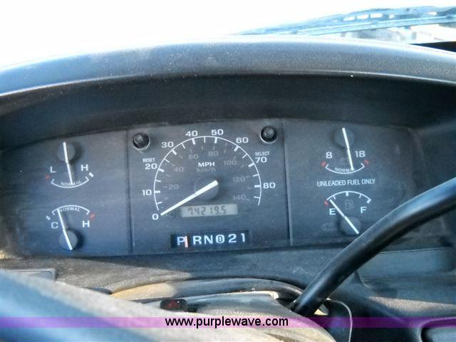 image for item 1687 1994 Ford F150 pickup truck