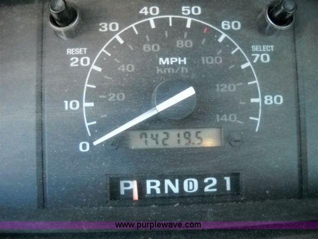 image for item 1687 1994 Ford F150 pickup truck