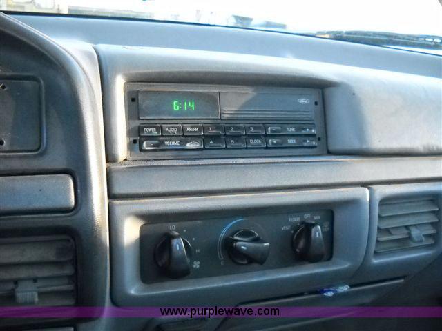 image for item 1687 1994 Ford F150 pickup truck