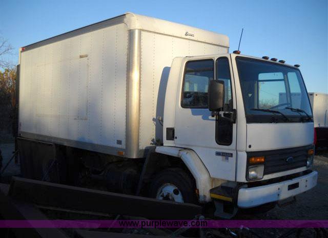 image for item 1688 1991 Ford CF7000 box truck