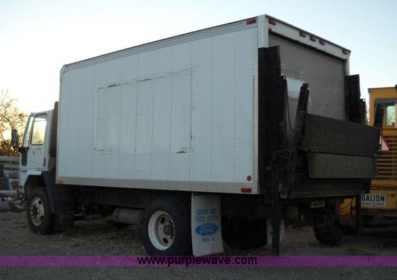image for item 1688 1991 Ford CF7000 box truck