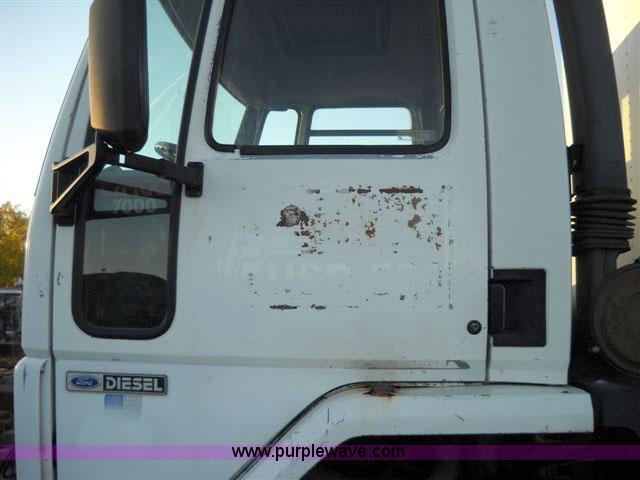 image for item 1688 1991 Ford CF7000 box truck