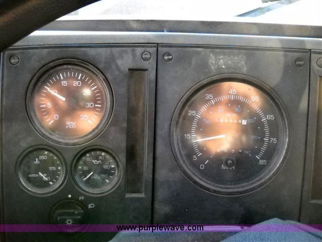 image for item 1688 1991 Ford CF7000 box truck